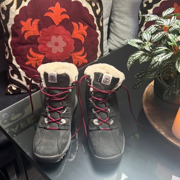 Cute Timberland size 9 - Picture 2 of 7